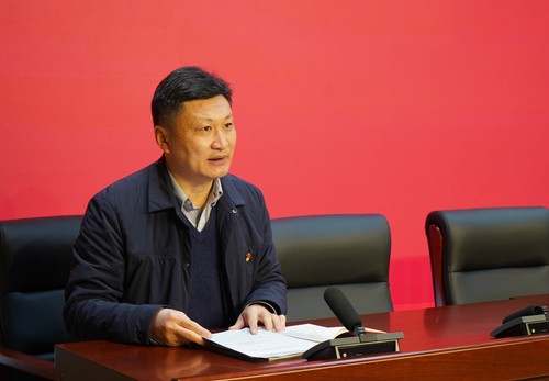 校長張?zhí)煊幼骺偨Y講話