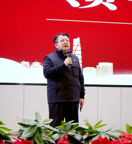 鄭州市第五高級中學黨委書記陳峻致辭