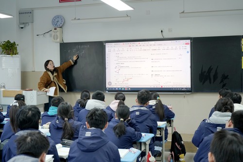 高一數(shù)學(xué)老師張?zhí)锾锸谡n