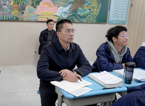 副校長袁世卓聽課