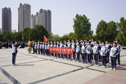 重溫入團(tuán)誓詞