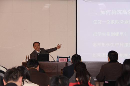 課堂，究竟該拿什么獻(xiàn)給學(xué)生