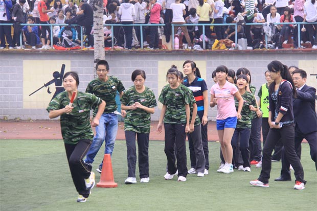 2011鄭州五中運動會30*40接力賽