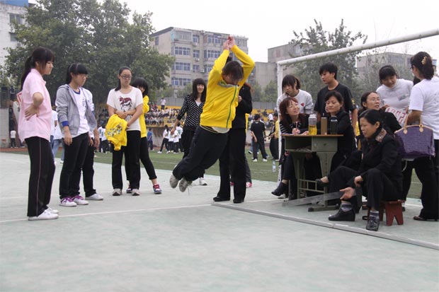 2011運(yùn)動會跳遠(yuǎn)照片
