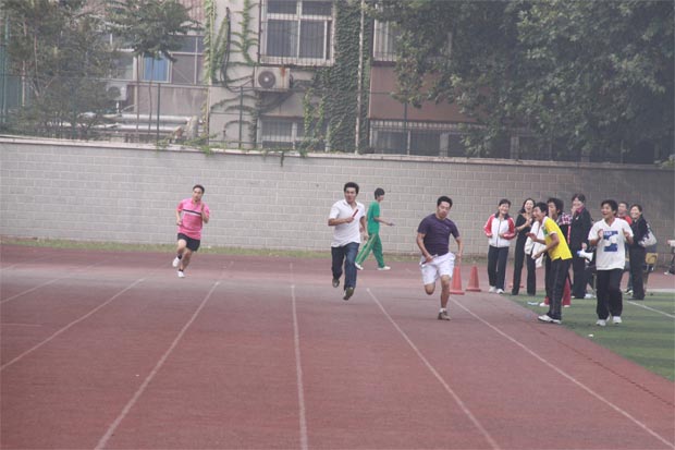 2011運動會跳遠照片
