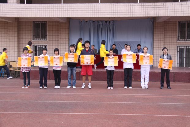 2011運動會跳遠照片