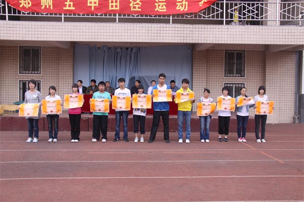 2011運動會跳遠照片