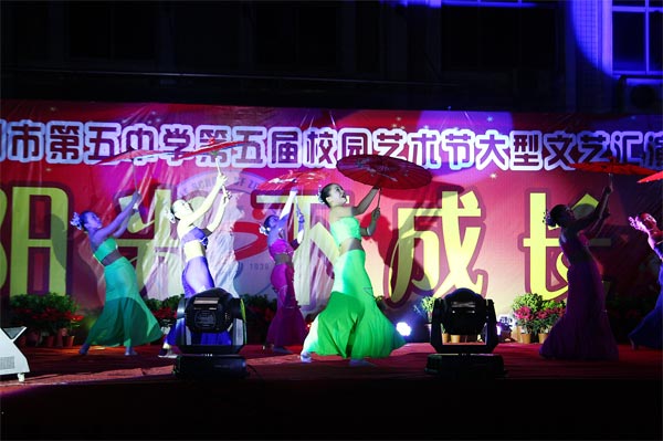 鄭州五中2012藝術(shù)節(jié)照片1